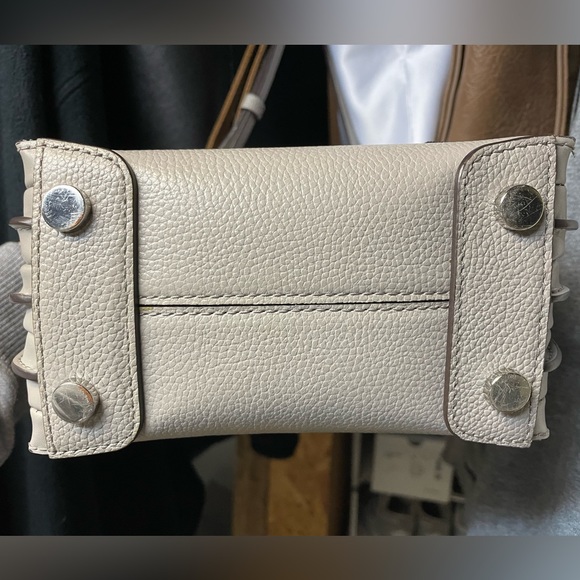 Michael Kors - Mercer Pebbled Leather Accordion Crossbody - Picture 4 of 4